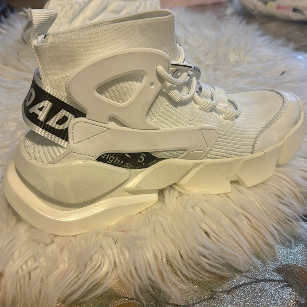 RAVR ROAD SNEAKERS